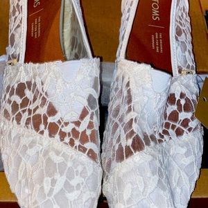 Tom’s wedding lace flats